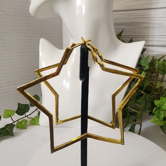 Gold Star Shape Hoop Earrings With Cubic Zirconia Stones - Picture 4 of 8